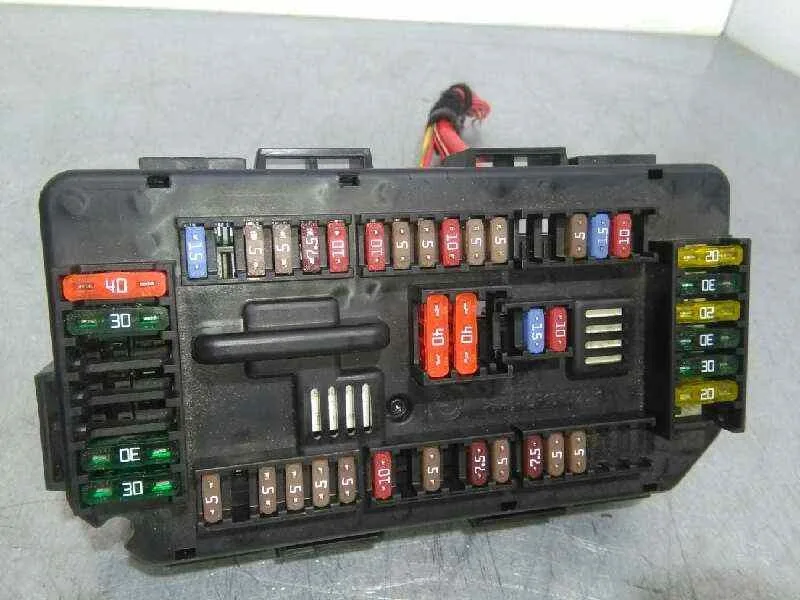 Caja Reles / Fusibles para Bmw Serie 1 Lim. (F21)