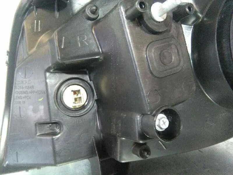 Faro Derecho para Nissan X-Trail (T30)