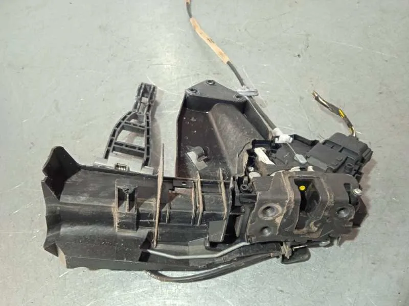 Cerradura Puerta Delantera Izquierda para Ford Focus Lim. (Cb4)
