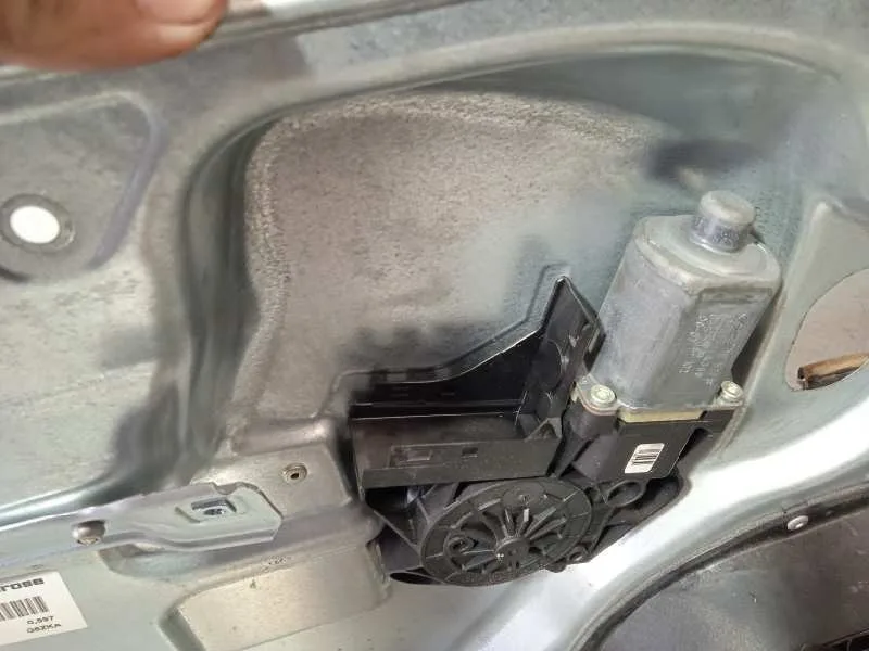 Elevalunas Delantero Izquierdo para Ford Focus Lim. (Cb4)