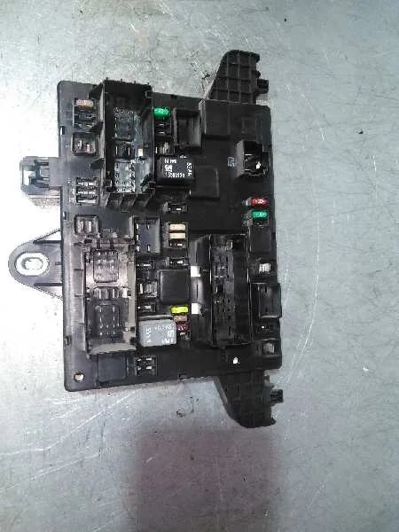 Caja Reles / Fusibles para Opel Astra J Lim.