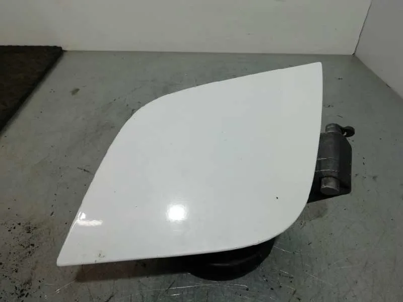 Tapa Exterior Combustible para Ford Focus Lim. (Cb8)