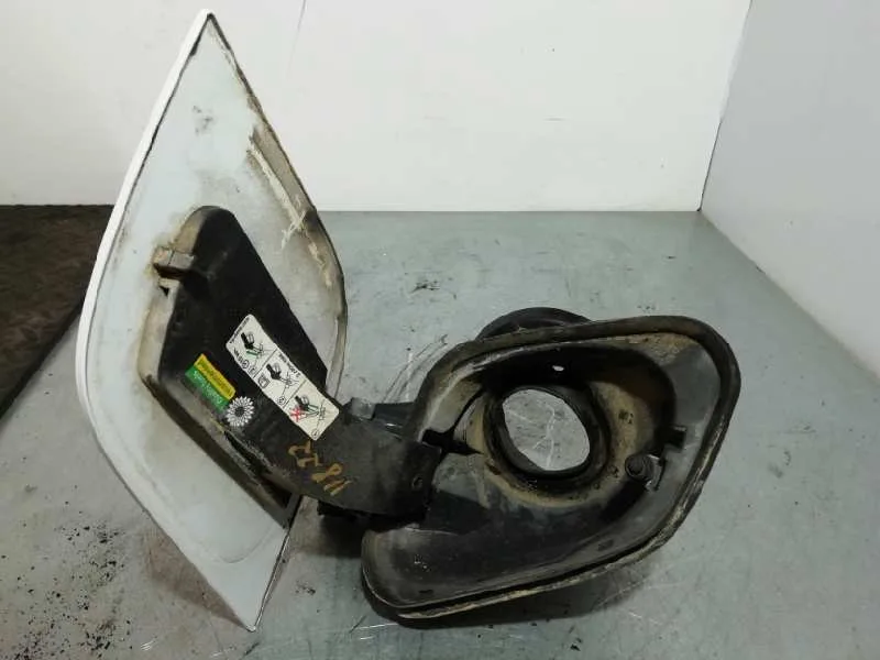 Tapa Exterior Combustible para Ford Focus Lim. (Cb8)