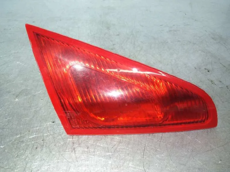 Piloto Trasero Izquierdo Interior para Mitsubishi Colt Berlina 3 (Cz)