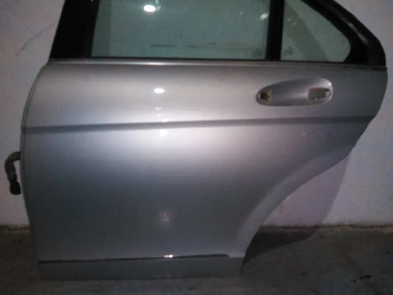 Puerta Trasera Izquierda para Mercedes-Benz Clase C (W204) Berlina