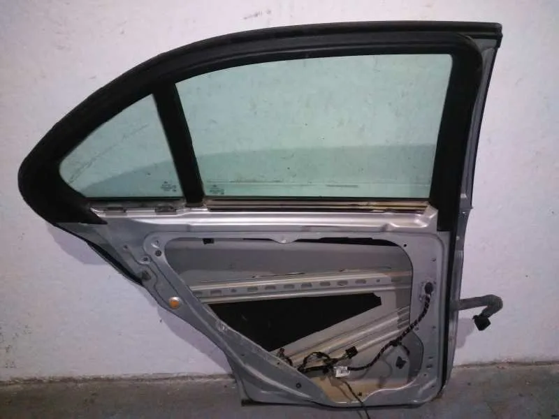 Puerta Trasera Izquierda para Mercedes-Benz Clase C (W204) Berlina