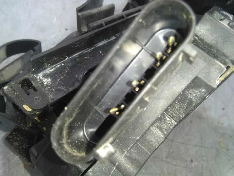 Cerradura Puerta Delantera Derecha para Ford Focus Lim. (Cb8)