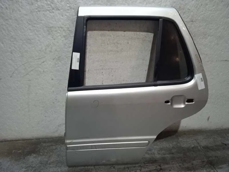Puerta Trasera Izquierda para Mercedes-Benz Clase M (W163)