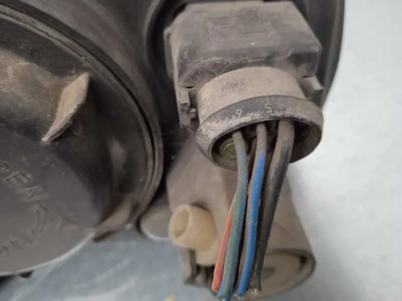 Faro Derecho para Mg Serie 25 (Rf)