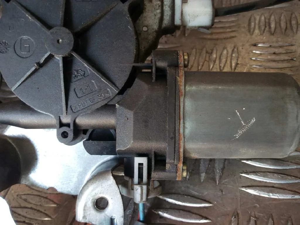 Elevalunas Delantero Izquierdo para Nissan Almera (N16/E)