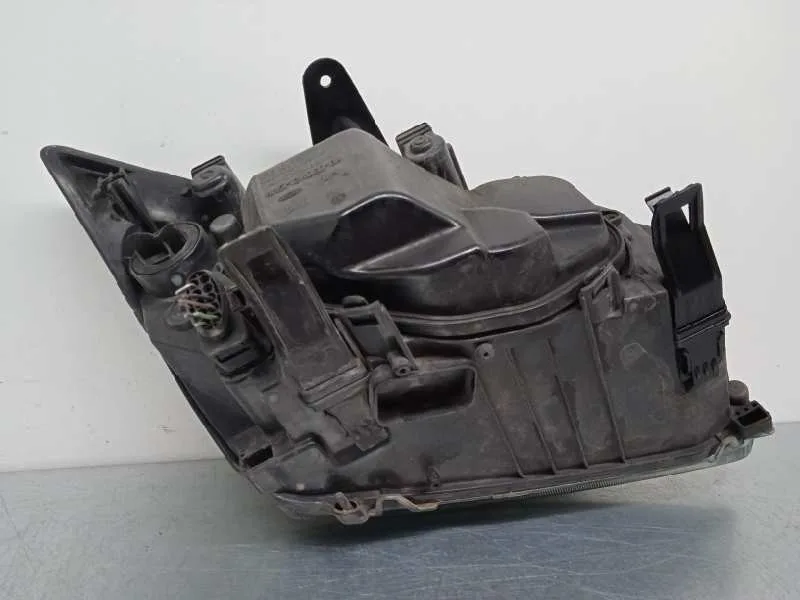 Faro Izquierdo para Ford Focus Berlina (Cap)