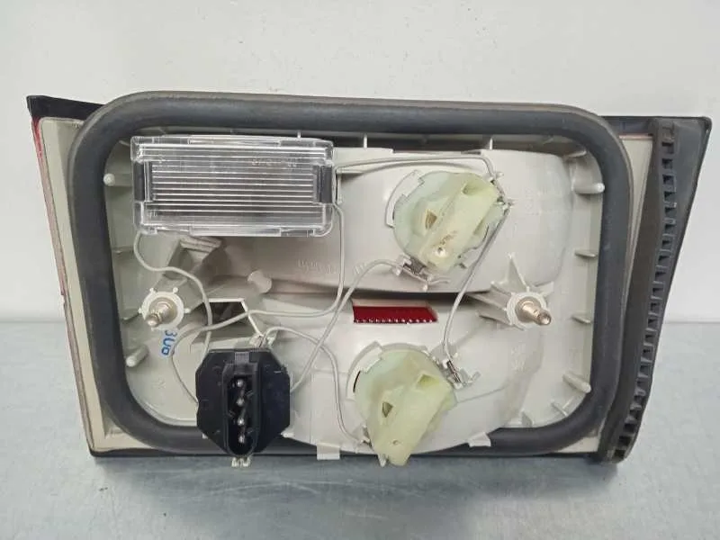 Piloto Trasero Izquierdo Interior para Bmw Serie 5 Berlina (E34)
