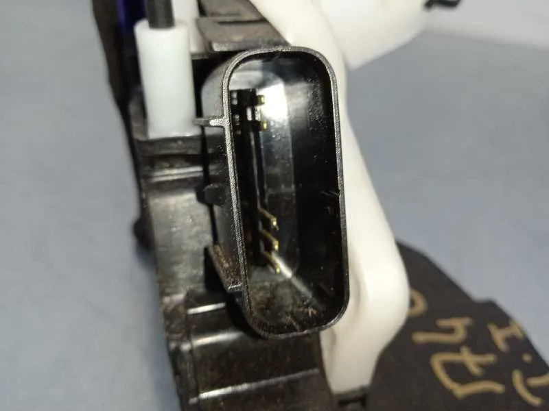 Cerradura Puerta Trasera Izquierda para Kia Carens ( )