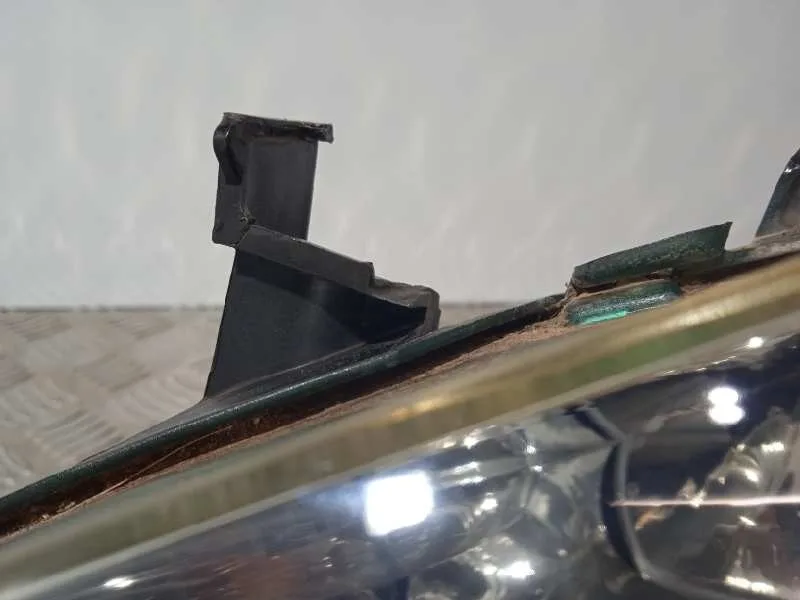 Faro Izquierdo para Peugeot 307 (S1)