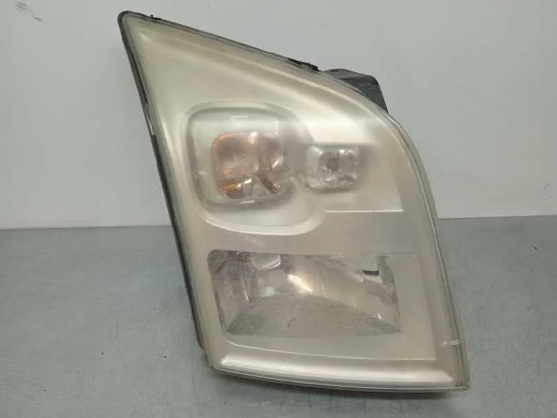Faro Derecho para Ford Transit Caja Cerrada '06