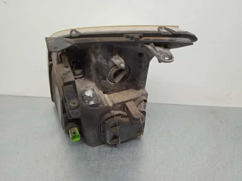 Faro Derecho para Ford Transit Caja Cerrada '06
