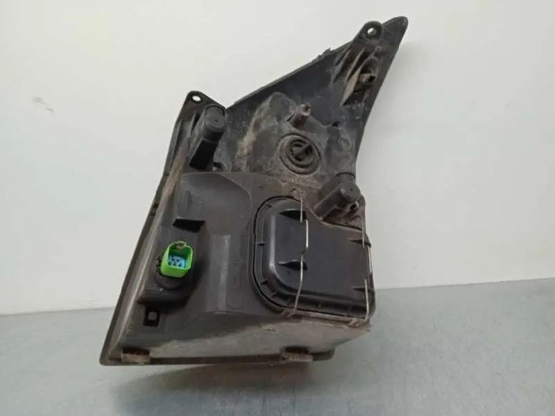 Faro Derecho para Ford Transit Caja Cerrada '06