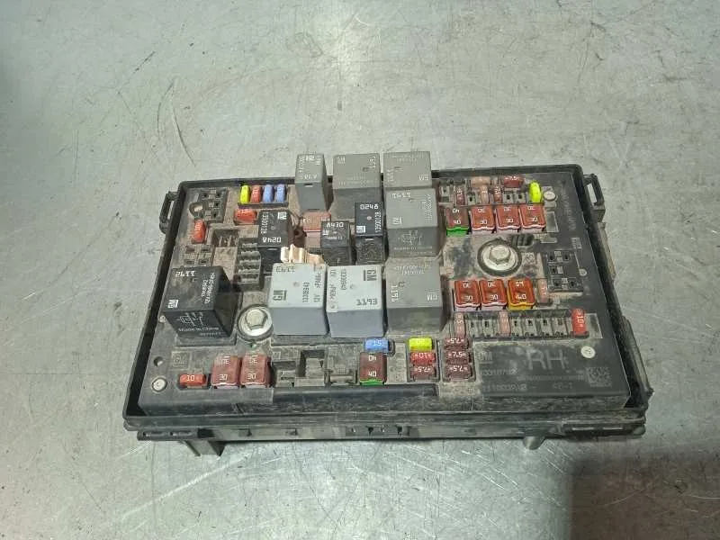 Caja Reles / Fusibles para Opel Astra J Lim.