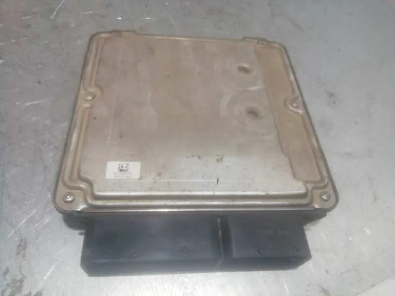 Centralita Motor Uce para Volkswagen Passat Cc (357)