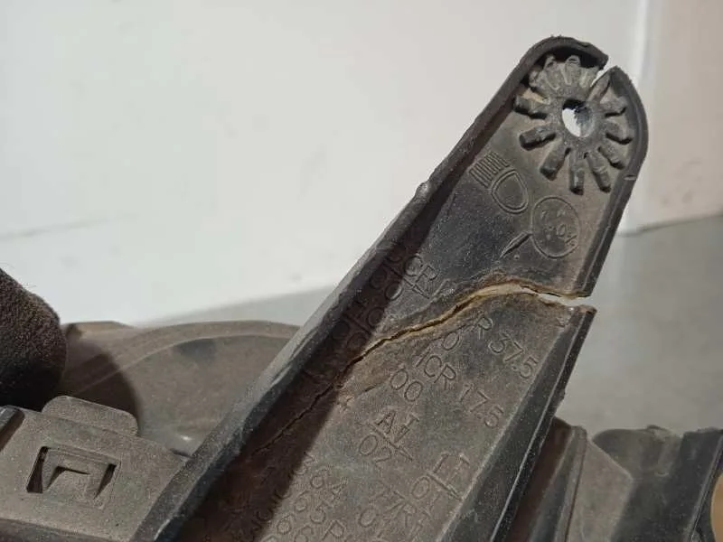 Faro Izquierdo para Ford Mondeo Ber. (Ca2)