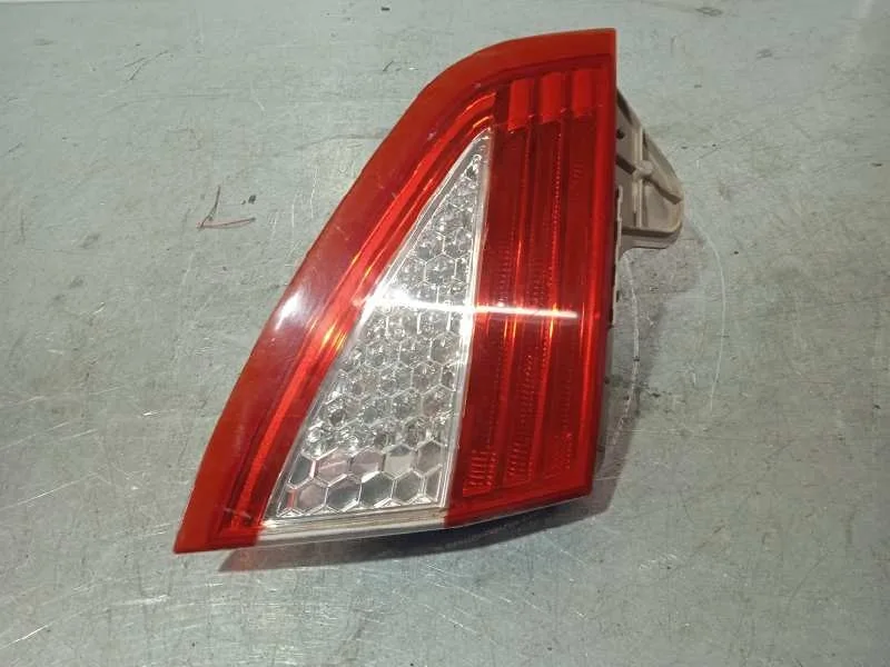 Piloto Trasero Izquierdo Interior para Ford Mondeo Ber. (Ca2)