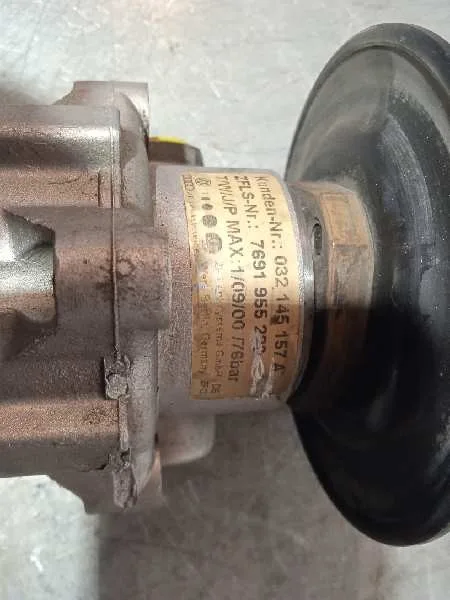 Bomba Direccion para Volkswagen Polo Berlina (6N2)