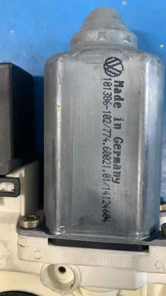 Motor Elevalunas Delantero Derecho para Seat Ibiza (6L1)