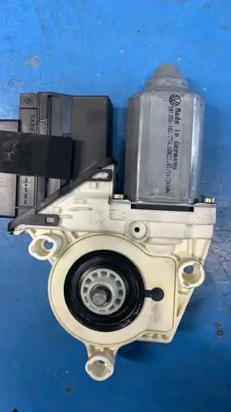 Motor Elevalunas Delantero Derecho para Seat Ibiza (6L1)
