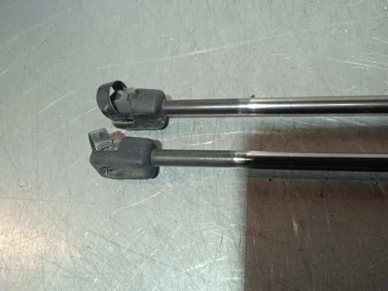 Amortiguadores Maletero / Porton para Ford Focus Turnier (Cb4)