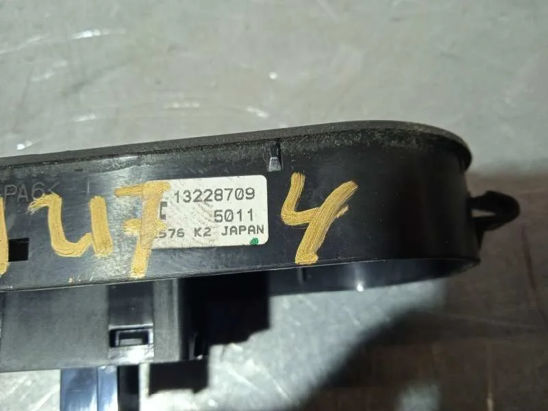Mando Elevalunas Delantero Derecho para Opel Astra H Ber.