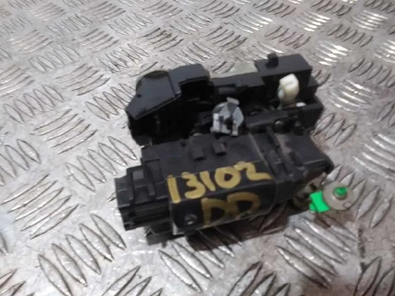 Cerradura Puerta Delantera Derecha para Nissan Interstar Mod. 04 (X70)