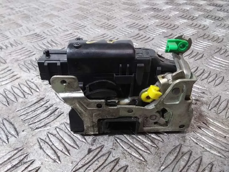 Cerradura Puerta Delantera Derecha para Nissan Interstar Mod. 04 (X70)