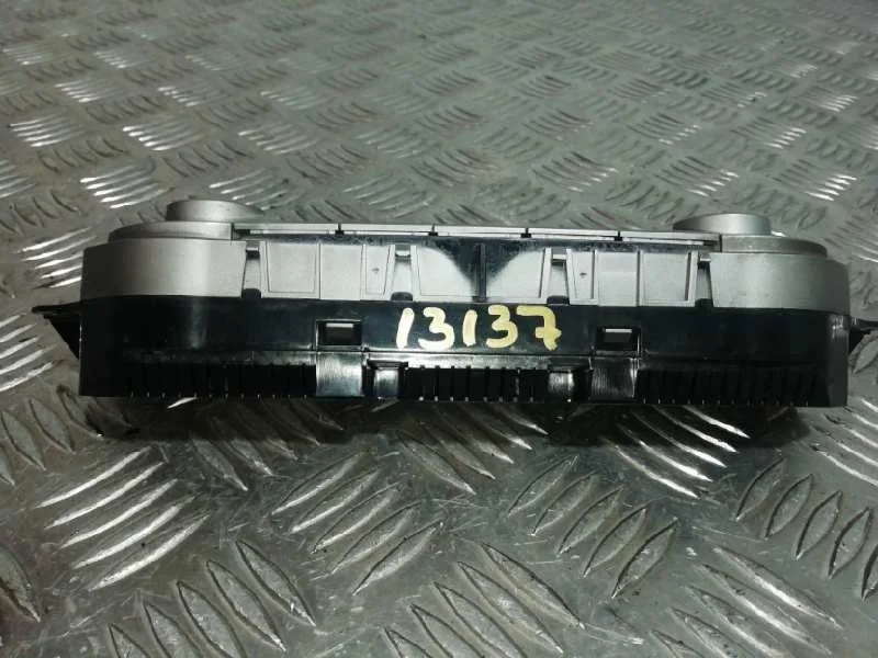 Mando Climatizador para Ford Focus Lim. (Cb4)