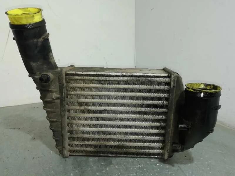 Intercooler para Volkswagen Passat Berlina (3B3)