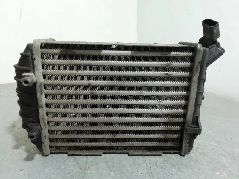 Intercooler para Volkswagen Passat Berlina (3B3)