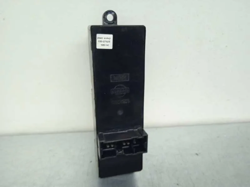 Mando Elevalunas Delantero Izquierdo para Nissan Primera Berlina (P12)