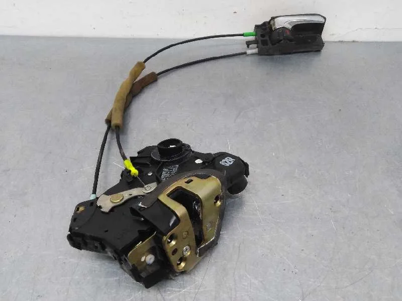 Cerradura Puerta Delantera Derecha para Toyota Corolla (E12)