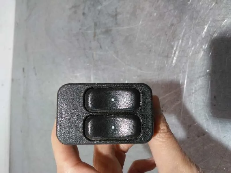 Mando Elevalunas Delantero Izquierdo para Opel Corsa C