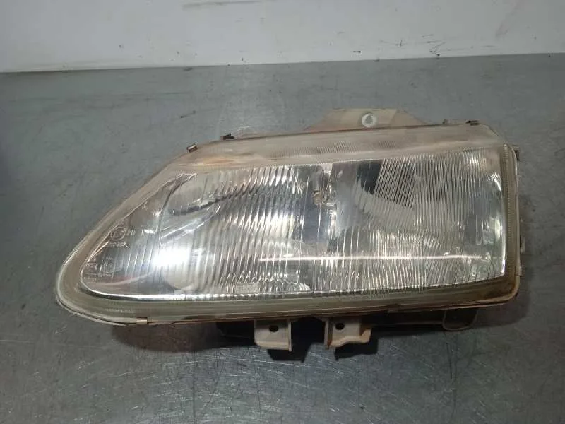 Faro Izquierdo para Renault Laguna (B56)