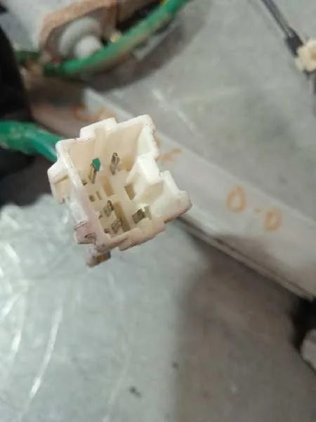 Elevalunas Delantero Derecho para Mitsubishi Space Runner (N60)