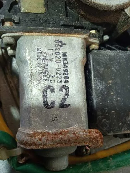 Elevalunas Delantero Derecho para Mitsubishi Space Runner (N60)