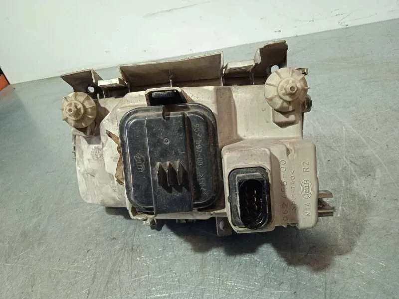 Faro Derecho para Volkswagen Polo Berlina (6N1)
