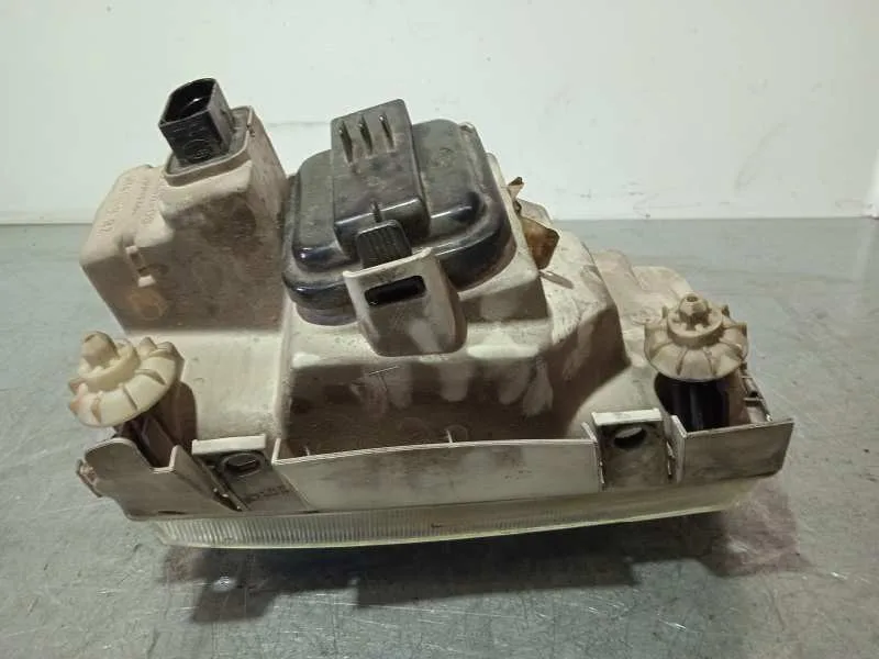 Faro Derecho para Volkswagen Polo Berlina (6N1)