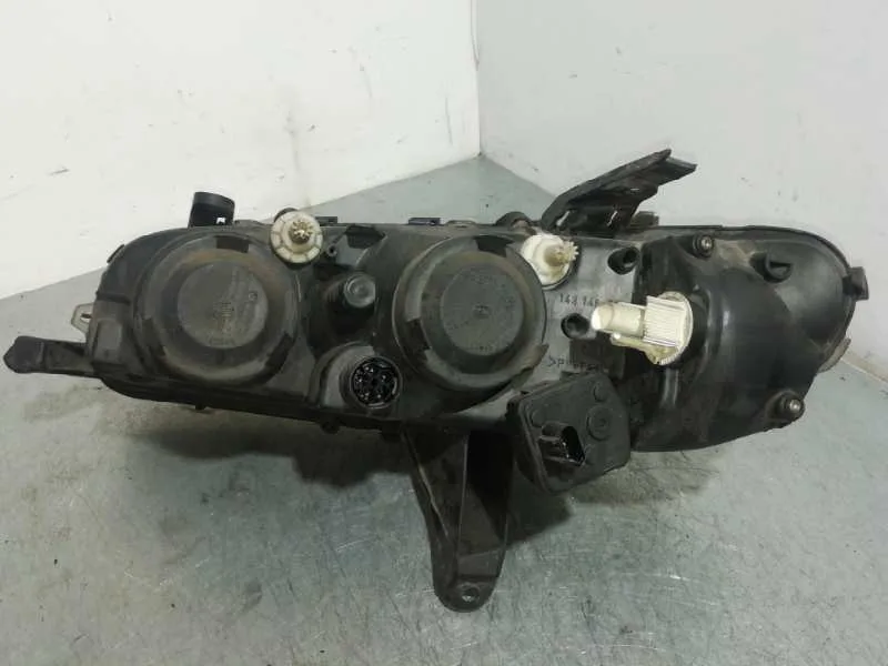 Faro Derecho para Opel Omega B