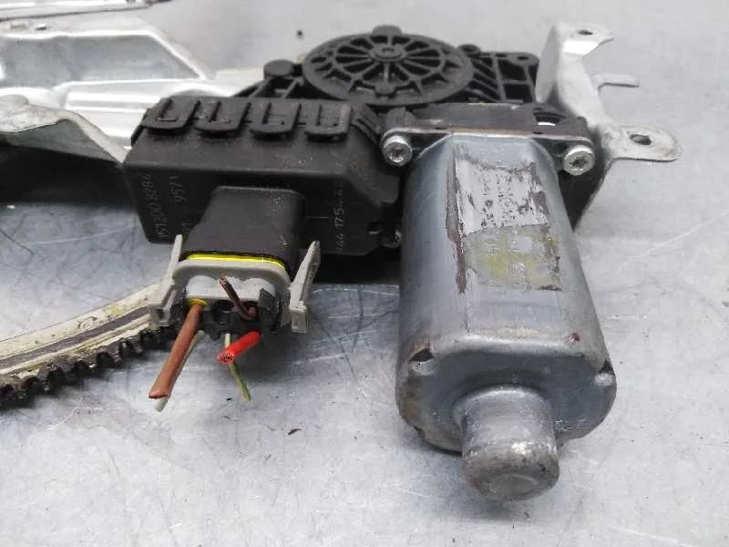 Elevalunas Delantero Izquierdo para Opel Zafira B