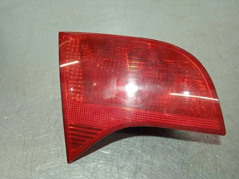 Piloto Trasero Izquierdo Interior para Audi A4 Avant (8E)