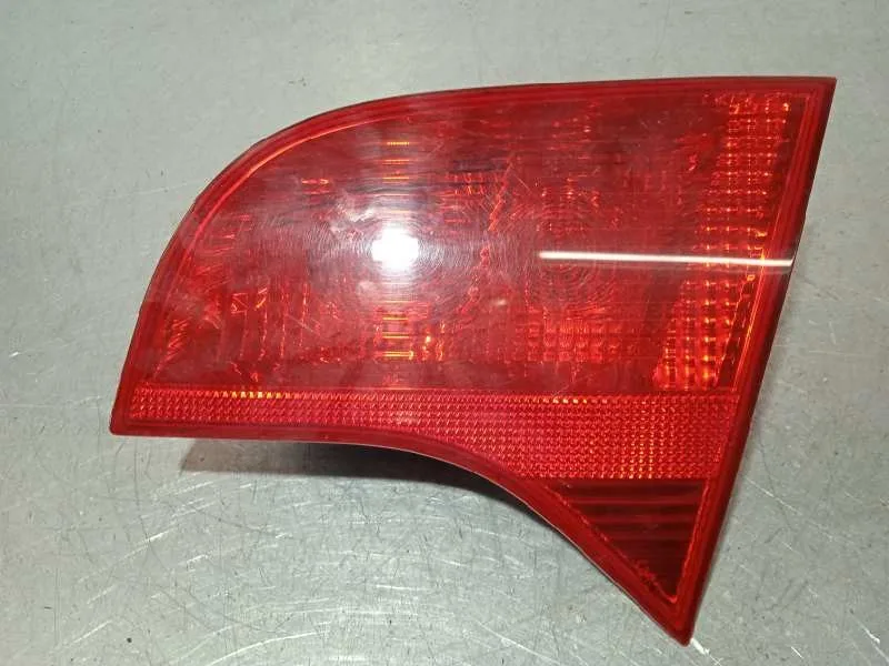 Piloto Trasero Derecho Interior para Audi A4 Avant (8E)
