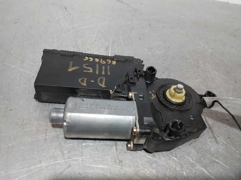 Motor Elevalunas Delantero Derecho para Volkswagen Touareg (7La)