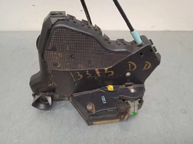 Cerradura Puerta Delantera Derecha para Toyota Corolla (E12)