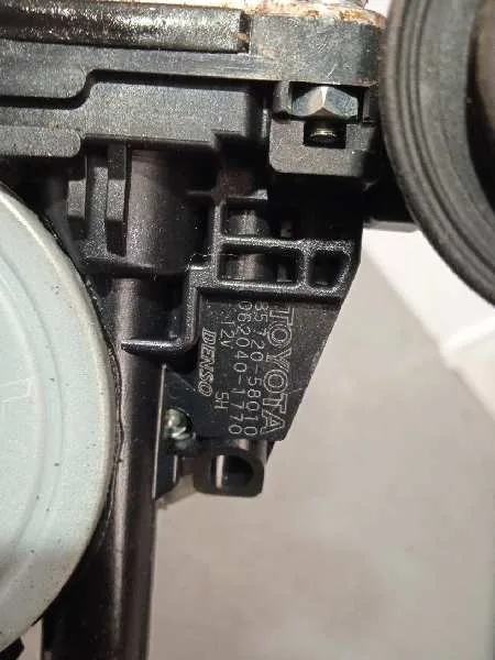 Elevalunas Delantero Izquierdo para Toyota Prius (Nhw20)